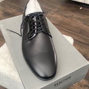 Kenneth Cole men’s black  leather dress shoes